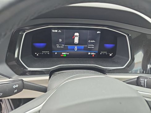 Used 2022 Volkswagen Jetta SE w/ Panoramic Sunroof Package FWD image 10