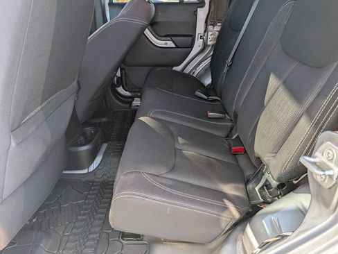 Used 2014 Jeep Wrangler Unlimited Sahara w/ Connectivity Group image 9