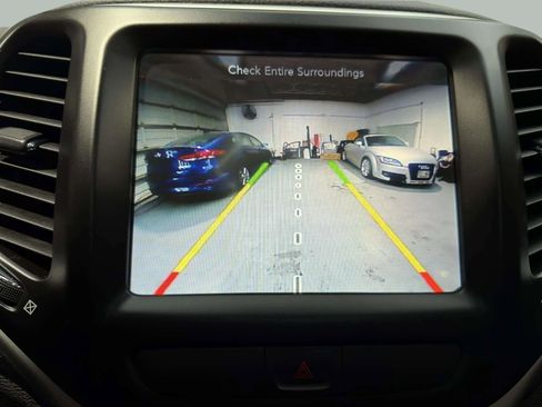 Used 2018 Jeep Cherokee Trailhawk image 22