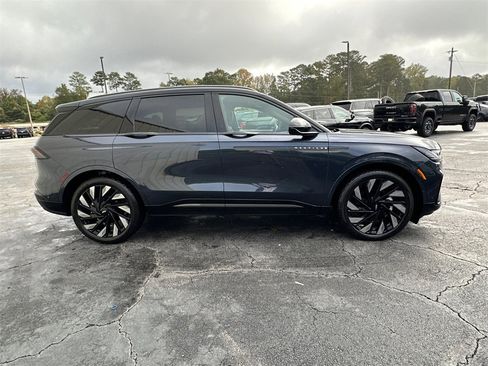 Used 2024 Lincoln Nautilus Reserve w/ Equipment Group 202A image 5