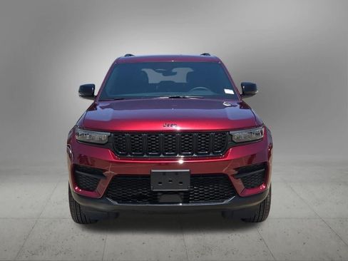 Used 2025 Jeep Grand Cherokee Altitude RWD image 9
