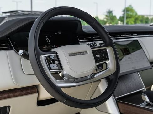 New 2026 Land Rover Range Rover Long Wheelbase SE AWD/4WD image 18
