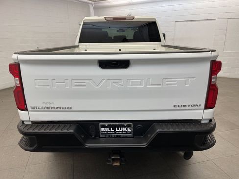 Used 2021 Chevrolet Silverado 2500 Custom w/ Custom Value Package image 8