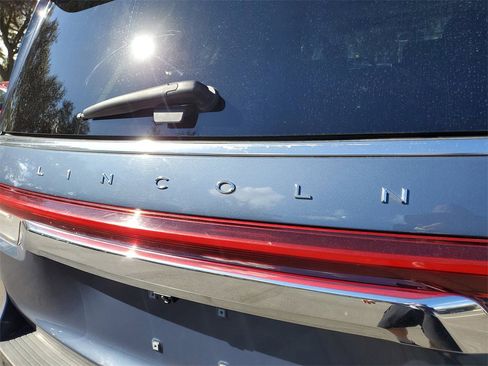 Certified 2022 Lincoln Navigator L Reserve image 5
