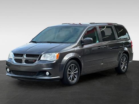 Used 2016 Dodge Grand Caravan SXT FWD image 3