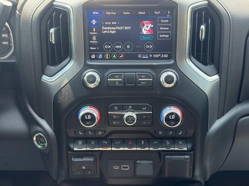 Used 2023 GMC Sierra 2500 Denali w/ Denali Black Diamond Edition AWD/4WD image 16