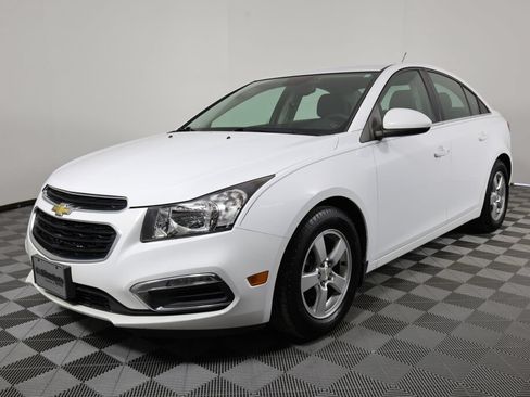 Used 2015 Chevrolet Cruze LT w/ Technology Package FWD image 5