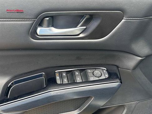 Certified 2025 Nissan Pathfinder SL AWD/4WD image 19