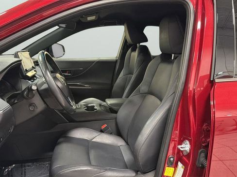 Used 2022 Toyota Venza XLE image 31