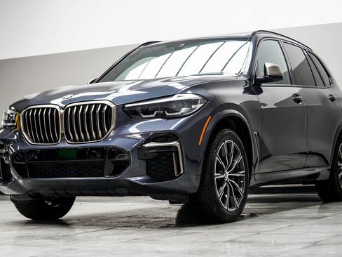 Used 2022 BMW X5 M50i w/ Premium Package image 9