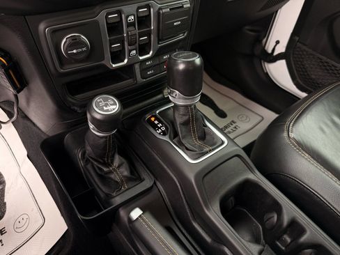 Used 2021 Jeep Gladiator Overland AWD/4WD image 47