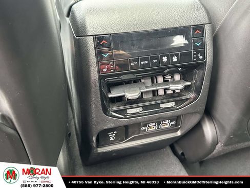Used 2022 Jeep Grand Cherokee Overland AWD/4WD image 12