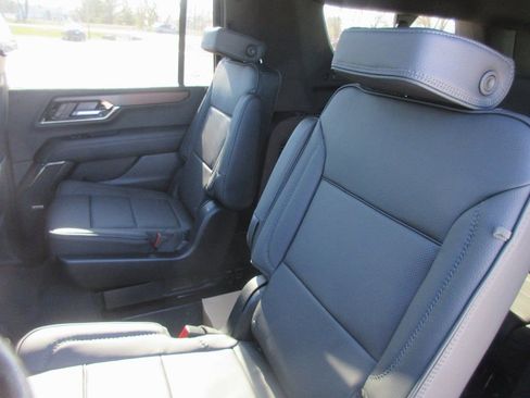 New 2026 GMC Yukon XL Denali w/ Denali Reserve Package image 14