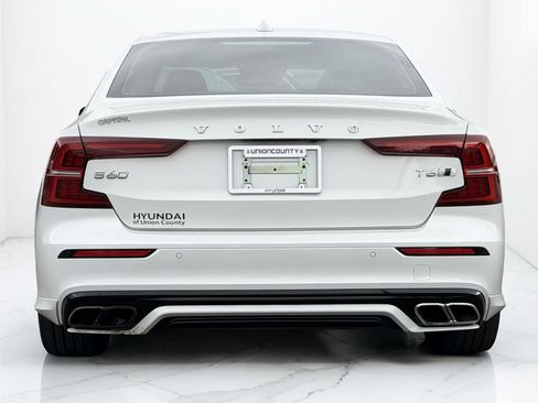 Used 2020 Volvo S60 T6 R-Design image 4