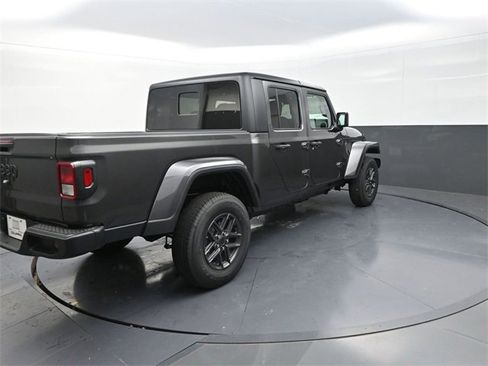 New 2025 Jeep Gladiator Sport image 7