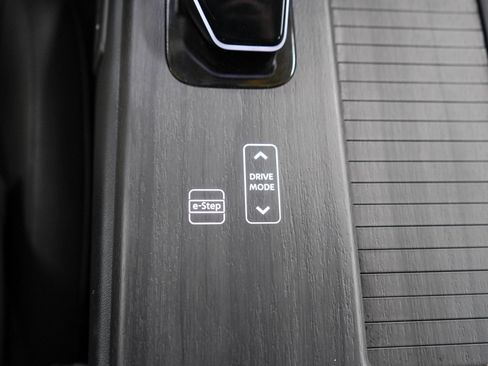 Used 2024 Nissan Ariya AWD image 23
