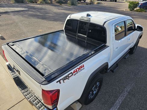 Used 2016 Toyota Tacoma TRD Off-Road w/ Towing Package image 18