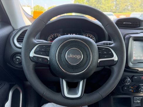 Used 2019 Jeep Renegade Latitude FWD image 27