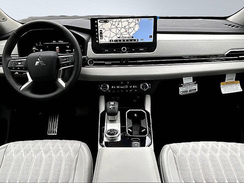 New 2025 Mitsubishi Outlander SEL image 5