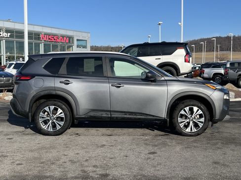 Used 2023 Nissan Rogue SV w/ SV Premium Package image 2