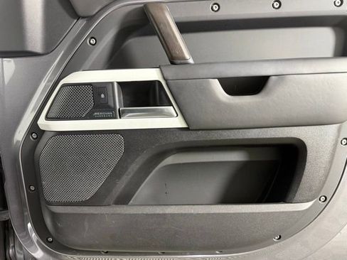 Used 2020 Land Rover Defender 110 First Edition image 31