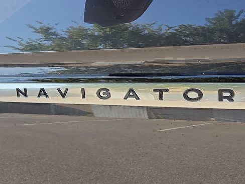 New 2025 Lincoln Navigator Reserve image 8