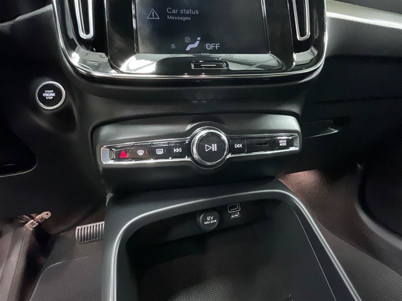 Used 2021 Volvo XC40 T4 Momentum FWD image 15