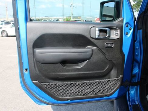 Used 2025 Jeep Wrangler Unlimited Sport AWD/4WD image 10