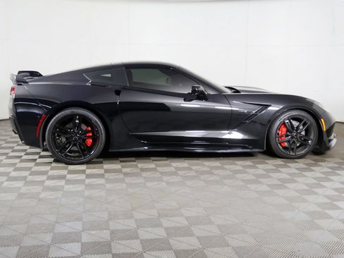 Used 2018 Chevrolet Corvette Stingray Coupe RWD image 17