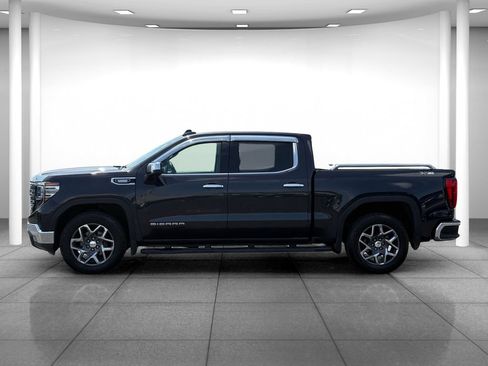 Used 2022 GMC Sierra 1500 SLT w/ X31 Off-Road Package AWD/4WD image 4