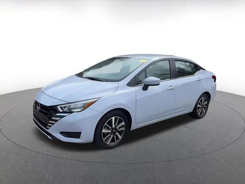 Used 2025 Nissan Versa SV image 8