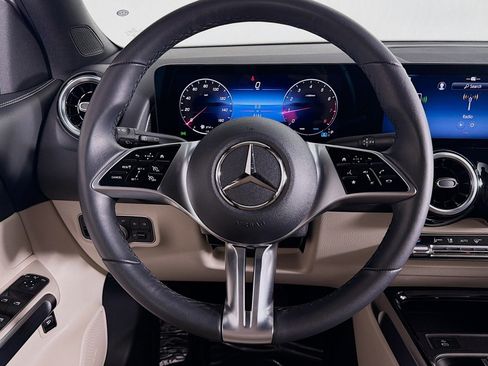 Used 2026 Mercedes-Benz GLB 250 image 18