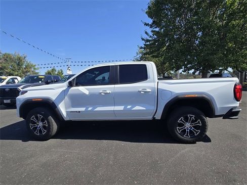 Used 2023 GMC Canyon AT4 image 7
