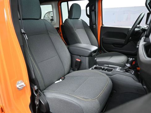 Used 2025 Jeep Wrangler Sport image 45
