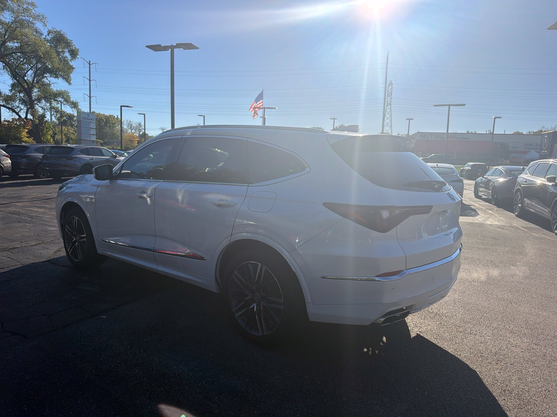 Used 2025 Acura MDX w/ Advance Package AWD/4WD image 3