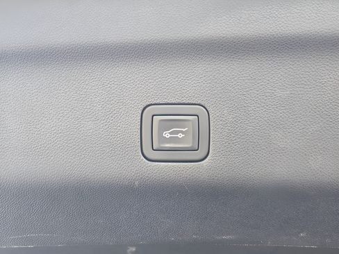 Used 2025 Chevrolet Tahoe LT AWD/4WD image 33