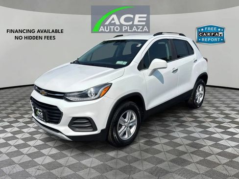 Used 2017 Chevrolet Trax LT w/ LT Convenience Package AWD/4WD image 2