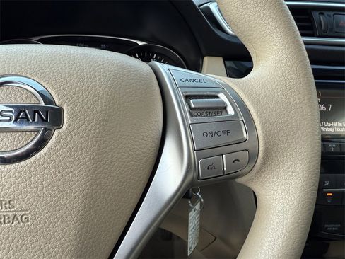 Used 2015 Nissan Rogue S image 19