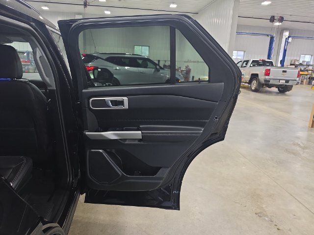 Used 2024 Ford Explorer XLT w/ Equipment Group 202A AWD/4WD image 29
