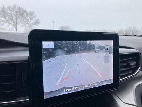 Used 2023 Ford Explorer XLT w/ Equipment Group 202A image 9