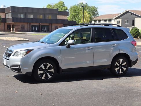 Used 2017 Subaru Forester 2.5i Premium w/ All-Weather Package AWD/4WD image 10