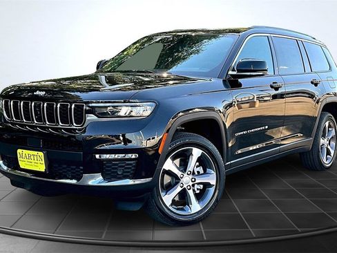 New 2025 Jeep Grand Cherokee L Limited w/ Luxury Tech Group II image 2