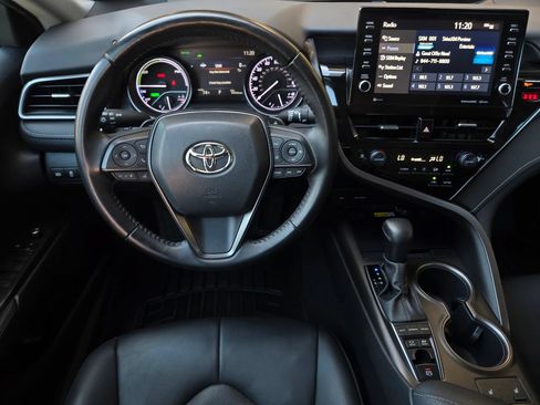 Used 2022 Toyota Camry XSE FWD image 14
