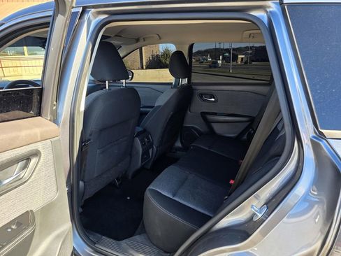 Used 2021 Nissan Rogue SV image 23