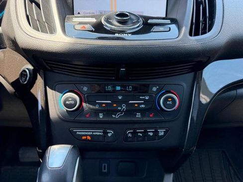 Certified 2019 Ford Escape Titanium FWD image 17