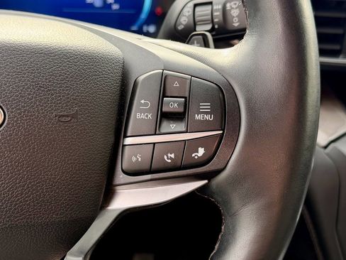 Used 2020 Ford Explorer Platinum w/ Premium Technology Package image 32