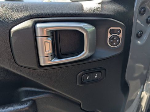 Used 2023 Jeep Gladiator Sport AWD/4WD image 22