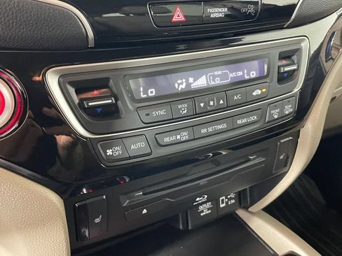 Used 2022 Honda Pilot Touring image 10