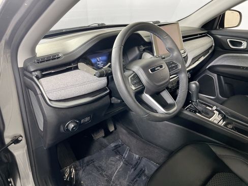 Used 2022 Jeep Compass Latitude AWD/4WD image 9