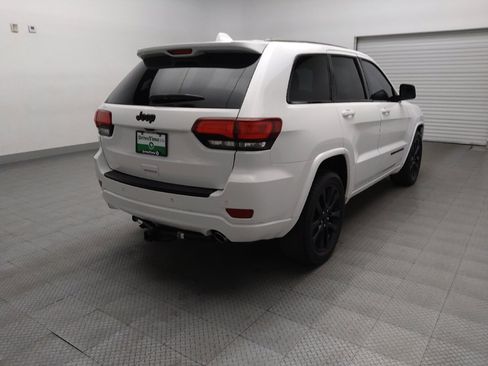 Used 2017 Jeep Grand Cherokee Altitude image 9